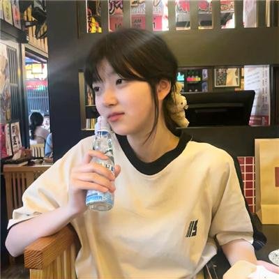 彼女